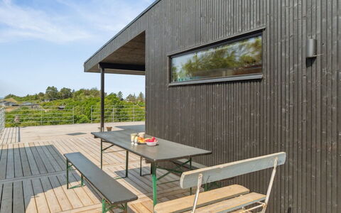 Galia - 500M from the Sea: Dach, Haus, Grundstueck, Zuhause, Hütte, Estate, Gartenbauten, Schatten, Blockhaus, Landscaping