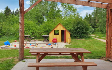 Herta: Holz, Spielmittel, Garten, Holzbeize, Hinterhof, Park, Schatten, Gartenbauten, Picknicktisch, Spielplatz