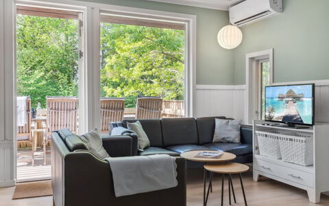 Herta: Möbel, Interior Design, Flooring, Fussboden, Holz, Decke, Couch, Zuhause, Wohnzimmer, Zimmer