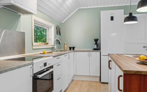 Herta: Flooring, Interior Design, Holz, Küche, Decke, Countertop, Fussboden, Cabinetry, Möbel, Küchengerät
