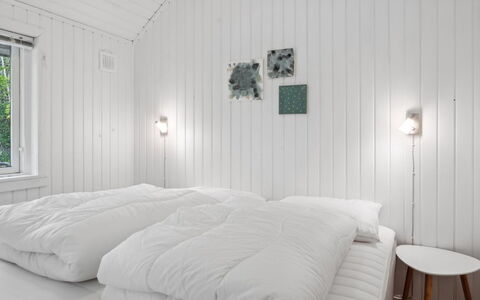 Herta: Schlafzimmer, Bett, Weiss, Bedding, Bettdecke, Holz, Decke, Interior Design, Linens, Beleuchtung