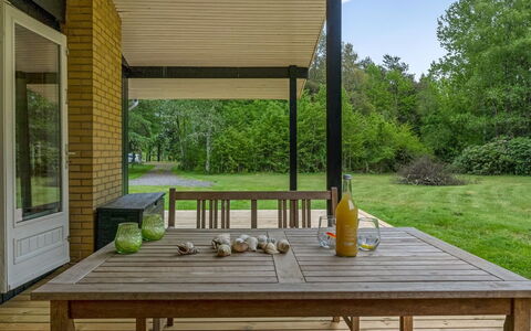 Borka - 1.2Km from the Sea: Möbel, Holz, Veranda, Tabelle, Gartenmöbel, Stuhl, Tisch Im Freien, Schatten, Küche & Esszimmer Tisch, Flooring