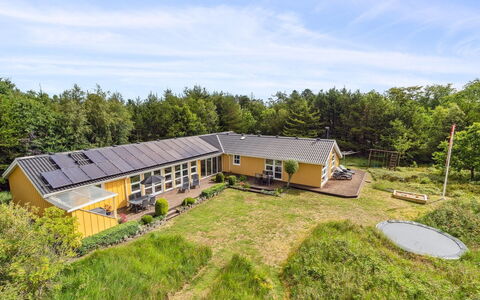 Flaminia - 350M from the Sea: Holz, Zuhause, Veranda, Deck, Hartholz, Dach, Holzbeize, Holzboden, Eco Hotel