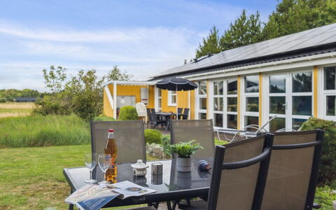 Flaminia - 350M from the Sea: Holz, Zuhause, Veranda, Deck, Hartholz, Dach, Holzbeize, Holzboden, Eco Hotel