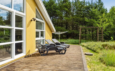 Flaminia - 350M from the Sea: Holz, Zuhause, Veranda, Deck, Hartholz, Dach, Holzbeize, Holzboden, Eco Hotel