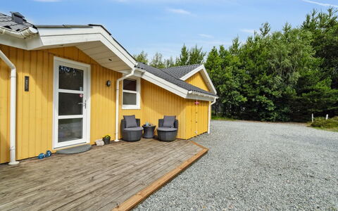 Flaminia - 350M from the Sea: Holz, Zuhause, Veranda, Deck, Hartholz, Dach, Holzbeize, Holzboden, Eco Hotel