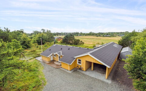 Flaminia - 350M from the Sea: Holz, Zuhause, Veranda, Deck, Hartholz, Dach, Holzbeize, Holzboden, Eco Hotel