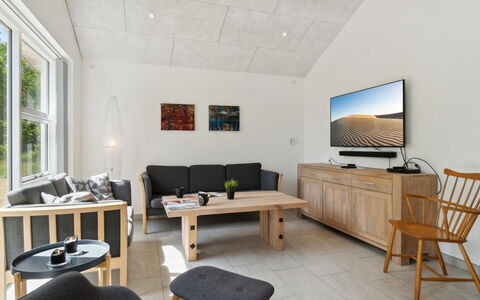 Swarthovde - from the Sea: Möbel, Interior Design, Flooring, Holz, Fussboden, Decke, Holzboden, Stuhl, Tabelle, Beleuchtung