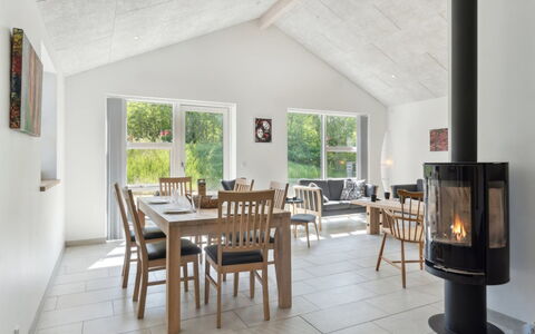 Swarthovde - from the Sea: Möbel, Interior Design, Flooring, Holz, Fussboden, Decke, Holzboden, Stuhl, Tabelle, Beleuchtung