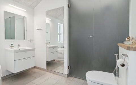 Swarthovde - from the Sea: Möbel, Interior Design, Flooring, Holz, Fussboden, Decke, Holzboden, Stuhl, Tabelle, Beleuchtung