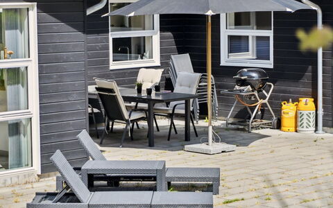 Swarthovde - from the Sea: Möbel, Interior Design, Flooring, Holz, Fussboden, Decke, Holzboden, Stuhl, Tabelle, Beleuchtung