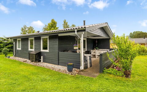Alste - 900M from the Sea: Möbel, Interior Design, Flooring, Holz, Fussboden, Decke, Holzboden, Stuhl, Tabelle, Beleuchtung