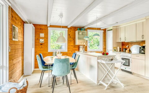 Alste - 900M from the Sea: Möbel, Interior Design, Flooring, Holz, Fussboden, Decke, Holzboden, Stuhl, Tabelle, Beleuchtung