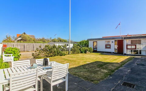 Blome - 350M from the Sea: Holz, Zuhause, Veranda, Deck, Hartholz, Dach, Holzbeize, Holzboden, Eco Hotel