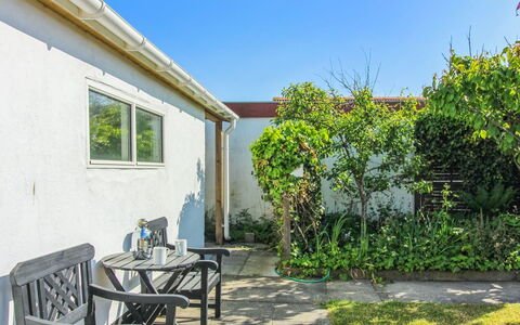 Blome - 350M from the Sea: Holz, Zuhause, Veranda, Deck, Hartholz, Dach, Holzbeize, Holzboden, Eco Hotel