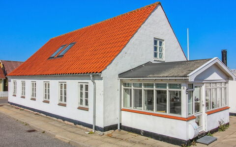 Blome - 350M from the Sea: Holz, Zuhause, Veranda, Deck, Hartholz, Dach, Holzbeize, Holzboden, Eco Hotel