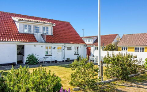 Blome - 350M from the Sea: Holz, Zuhause, Veranda, Deck, Hartholz, Dach, Holzbeize, Holzboden, Eco Hotel