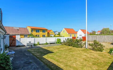 Blome - 350M from the Sea: Holz, Zuhause, Veranda, Deck, Hartholz, Dach, Holzbeize, Holzboden, Eco Hotel