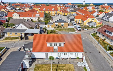 Blome - 350M from the Sea: Holz, Zuhause, Veranda, Deck, Hartholz, Dach, Holzbeize, Holzboden, Eco Hotel