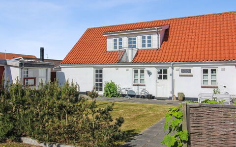 Blome - 350M from the Sea: Holz, Zuhause, Veranda, Deck, Hartholz, Dach, Holzbeize, Holzboden, Eco Hotel