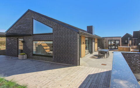 Esme - 400M from the Sea: Decke, Flooring, Interior Design, Fussboden, Verbundwerkstoff, Möbel, Resort, Hotel, Design, Daylighting