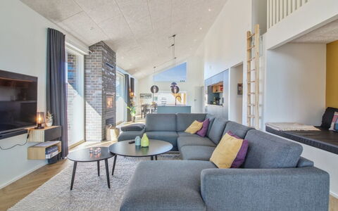 Esme - 400M from the Sea: Decke, Flooring, Interior Design, Fussboden, Verbundwerkstoff, Möbel, Resort, Hotel, Design, Daylighting