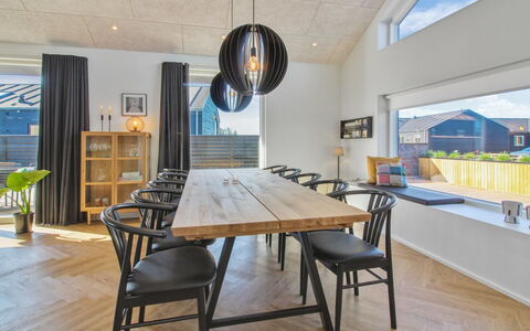 Esme - 400M from the Sea: Decke, Flooring, Interior Design, Fussboden, Verbundwerkstoff, Möbel, Resort, Hotel, Design, Daylighting
