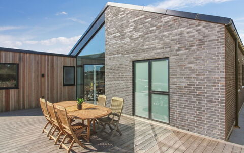 Esme - 400M from the Sea: Decke, Flooring, Interior Design, Fussboden, Verbundwerkstoff, Möbel, Resort, Hotel, Design, Daylighting