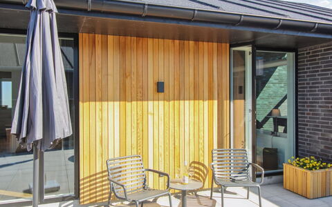 Esme - 400M from the Sea: Decke, Flooring, Interior Design, Fussboden, Verbundwerkstoff, Möbel, Resort, Hotel, Design, Daylighting