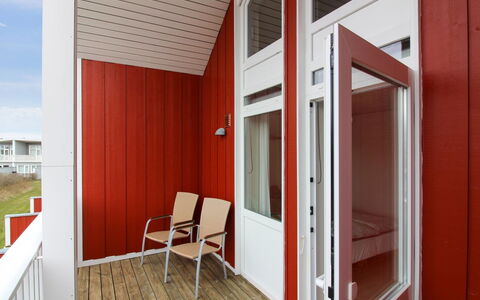Rikhard - 800M from the Sea: Möbel, Stuhl, Tabelle, Gartenmöbel, Tisch Im Freien, Küche & Esszimmer Tisch, Regenschirm, Schatten, Restaurant, Blumentopf