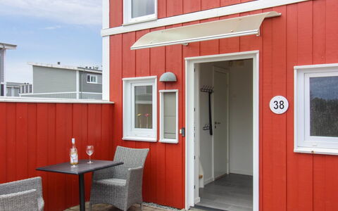 Rikhard - 800M from the Sea: Möbel, Stuhl, Tabelle, Gartenmöbel, Tisch Im Freien, Küche & Esszimmer Tisch, Regenschirm, Schatten, Restaurant, Blumentopf