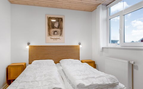 Rikhard - 800M from the Sea: Bett, Schlafzimmer, Möbel, Holz, Interior Design, Bedding, Bettdecke, Fussboden, Flooring, Decke