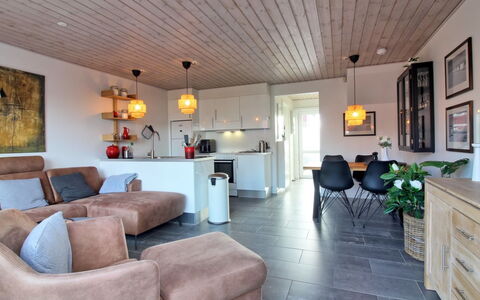 Rikhard - 800M from the Sea: Möbel, Interior Design, Holz, Decke, Flooring, Couch, Fussboden, Wohnzimmer, Zimmer, Zuhause