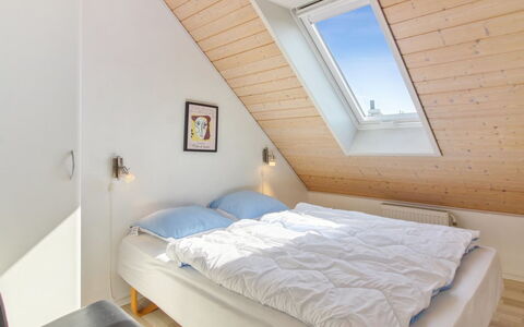 Alessandra - 500M from the Sea: Bett, Schlafzimmer, Holz, Interior Design, Decke, Bedding, Bettdecke, Fussboden, Möbel, Bettrahmen