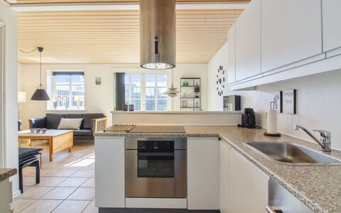 Alessandra - 500M from the Sea: Möbel, Küche, Countertop, Interior Design, Flooring, Fussboden, Cabinetry, Holz, Küchengerät, Decke