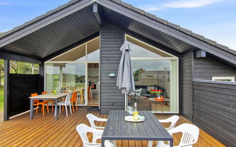 Alma - 500M from the Sea: Die Architektur, Dach, Zuhause, Verbundwerkstoff, Daylighting, Abstellgleis, Auffahrt