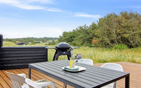 Alma - 500M from the Sea: Die Architektur, Dach, Zuhause, Verbundwerkstoff, Daylighting, Abstellgleis, Auffahrt