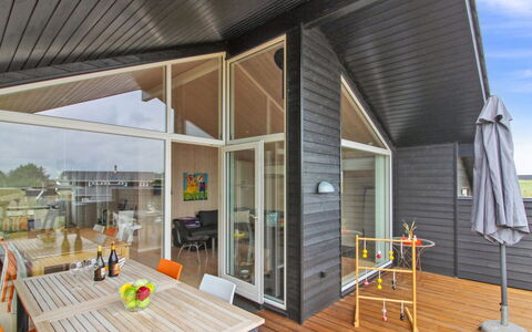 Alma - 500M from the Sea: Die Architektur, Dach, Zuhause, Verbundwerkstoff, Daylighting, Abstellgleis, Auffahrt