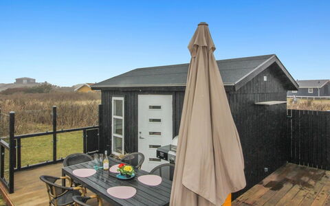 Edvia - 300M from the Sea: Möbel, Interior Design, Flooring, Holz, Fussboden, Decke, Holzboden, Stuhl, Tabelle, Beleuchtung