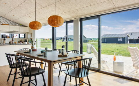 Serey - 1.4Km from the Sea: Küche & Esszimmer Tisch, Esszimmer, Stuhl, Natürliches Material, Hartholz, Tisch Im Freien, Planke, Sperrholz, Holz, Holzboden