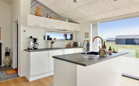 Serey - 1.4Km from the Sea: Küche, Flooring, Countertop, Fussboden, Decke, Interior Design, Küchengerät, Cabinetry, Möbel, Haushaltsgerät