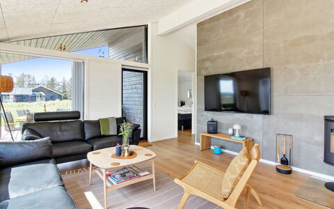 Serey - 1.4Km from the Sea: Interior Design, Flooring, Holz, Decke, Couch, Möbel, Fussboden, Wohnzimmer, Beleuchtung, Holzboden