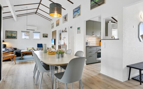 Boris - 250M from the Sea: Interior Design, Flooring, Möbel, Decke, Holz, Couch, Fussboden, Wohnzimmer, Zimmer, Zuhause
