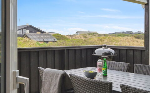 Boris - 250M from the Sea: Holz, Möbel, Zuhause, Veranda, Balkon, Holzbeize, Schatten, Hartholz, Stuhl, Deck