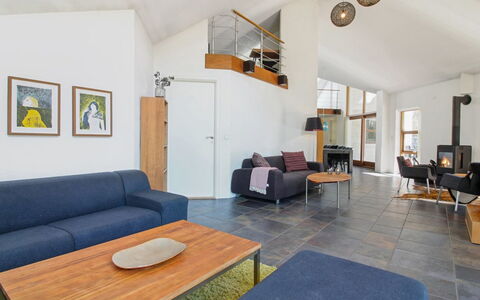 Maiti - 300M from the Sea: Möbel, Flooring, Interior Design, Couch, Fussboden, Holz, Decke, Wohnzimmer, Zimmer, Stuhl