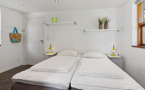 Maiti - 300M from the Sea: Möbel, Interior Design, Wand, Fussboden, Flooring, Bett, Schlafzimmer, Holz, Decke, Zimmer