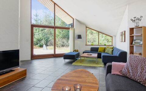 Maiti - 300M from the Sea: Interior Design, Flooring, Couch, Fussboden, Möbel, Decke, Wohnzimmer, Zimmer, Zuhause