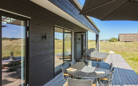 Ascan - 600M from the Sea: Möbel, Interior Design, Flooring, Holz, Fussboden, Decke, Holzboden, Stuhl, Tabelle, Beleuchtung