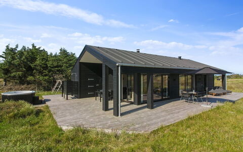 Ascan - 600M from the Sea: Möbel, Interior Design, Flooring, Holz, Fussboden, Decke, Holzboden, Stuhl, Tabelle, Beleuchtung