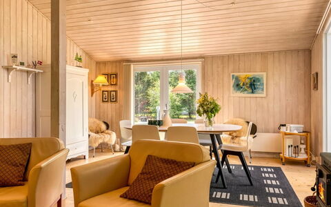 Anelisa - 1.2Km from the Sea: Interior Design, Möbel, Flooring, Wand, Fussboden, Holz, Decke, Zimmer, Wohnzimmer, Couch